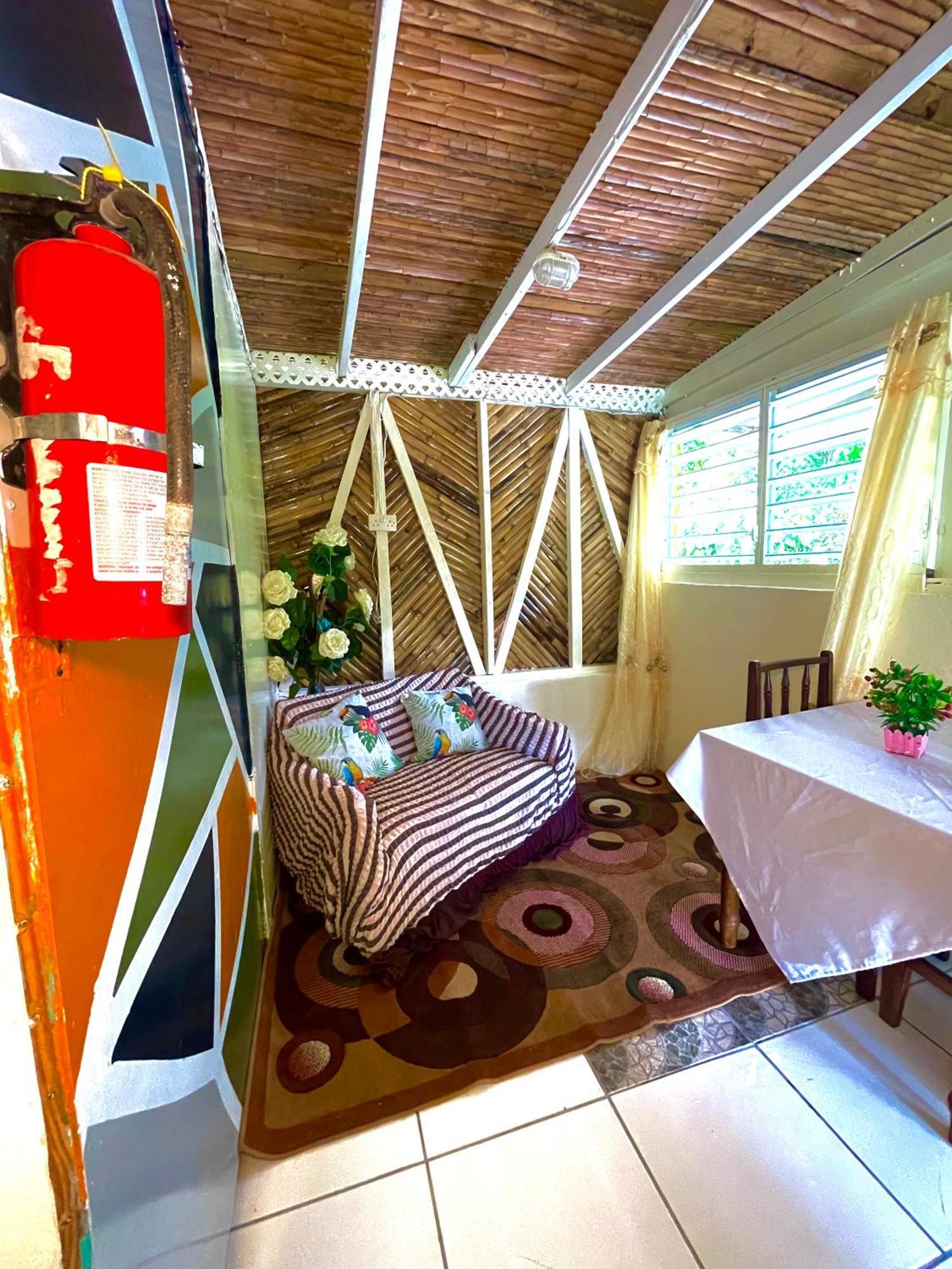 Le Petit Paradis Roseau Exteriör bild
